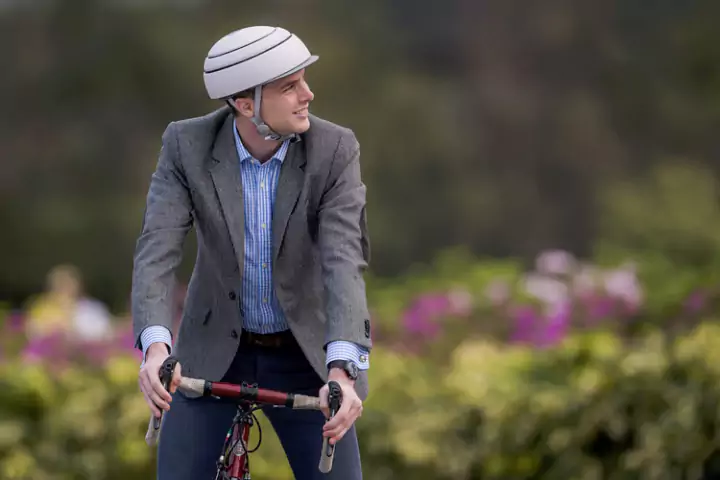 Folding helmet design 1