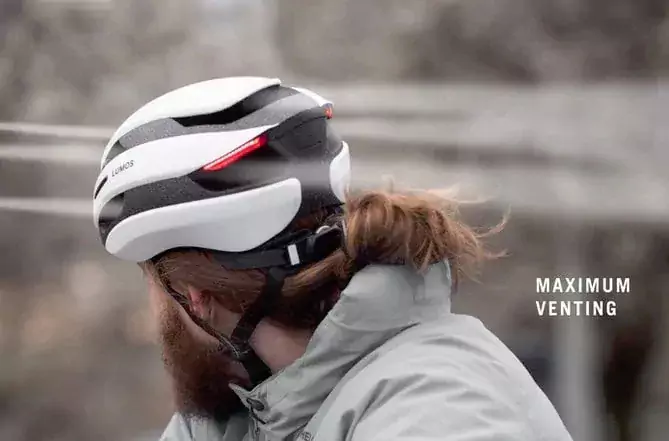 Turn signal intelligent helmet 3